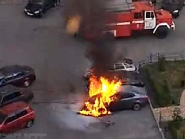 В Ставрополе сгорели два автомобиля‍