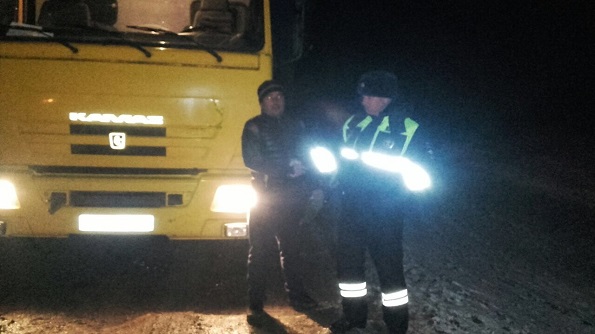Сотрудники ГАИ Ставрополья освободили из снежного плена 4 автомобиля