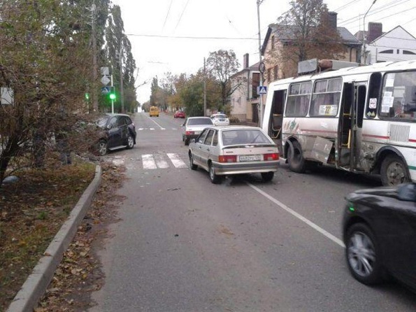 В Ставрополе пострадали 4 человека в ДТП с автобусом-маршруткой