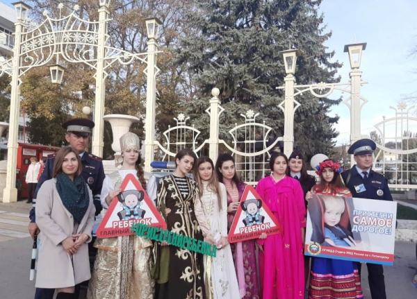 На Ставрополье сотрудники Госавтоинспекции провели акцию «Пристегни самое дорогое»