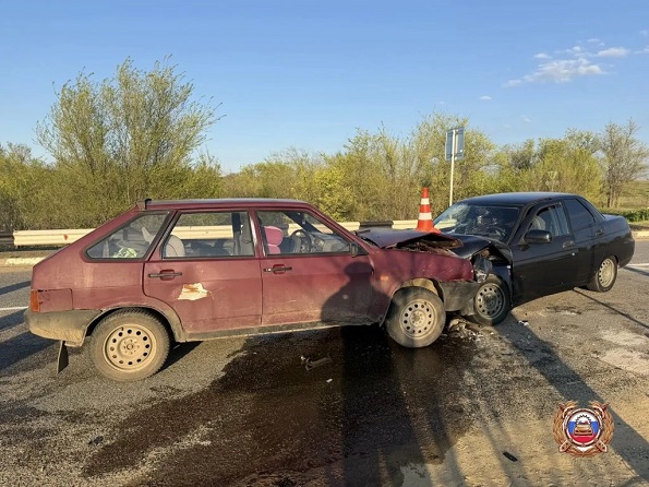 Молодой водитель с годовым стажем стал виновником ДТП в Светлограде, есть пострадавшие.