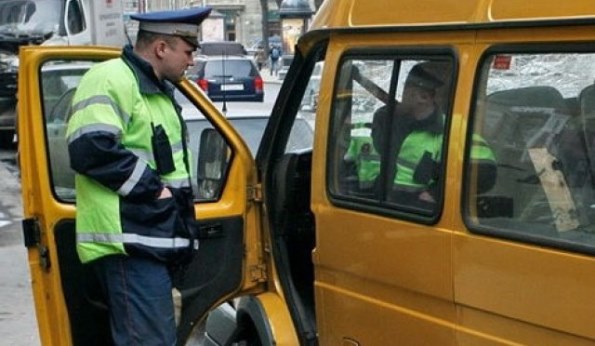 Ставропольские автоинспекторы продолжают проверять пассажирский транспорт