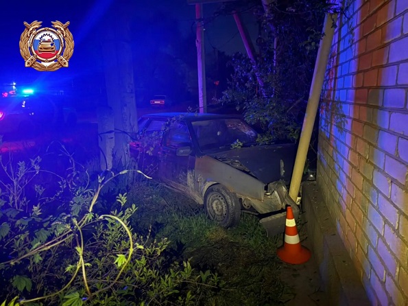 В Зеленокумске водитель-рецидивист, лишенный прав, сам пострадал в ДТП