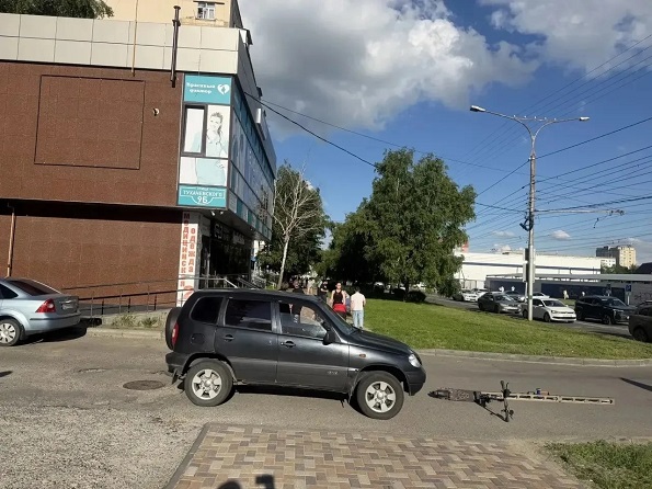 Выезд с двора обернулся травмами для 12-летнего ставропольчанина на самокате