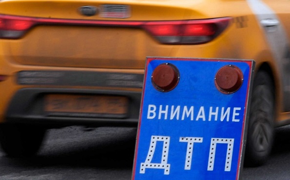 В Благодарненском округе в результате опрокидывания автомобиля погибли женщина и ребёнок