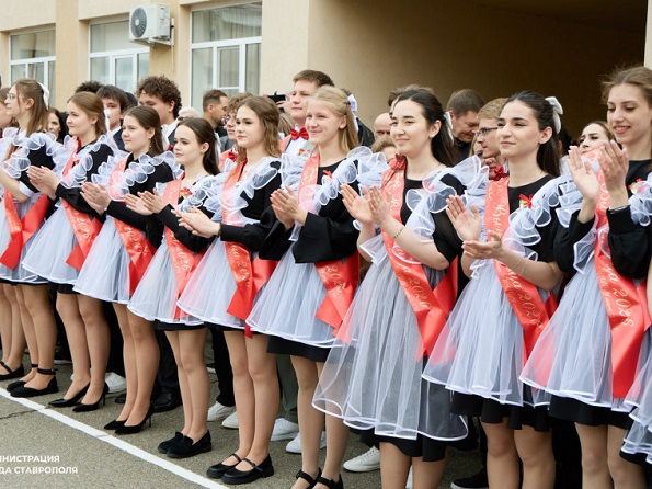 "Последний звонок" в 17 школе в Ставрополе "Последний звонок" в 17 школе в Ставрополе