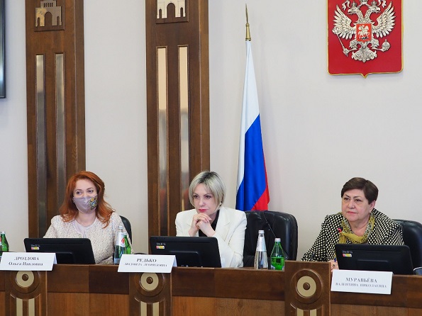 Заседание комитета по социальной политике и здравоохранению под председательством Валентины Муравьевой