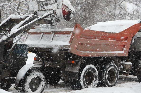 Более 100 единиц техники работает на расчистке Ставрополя от снега