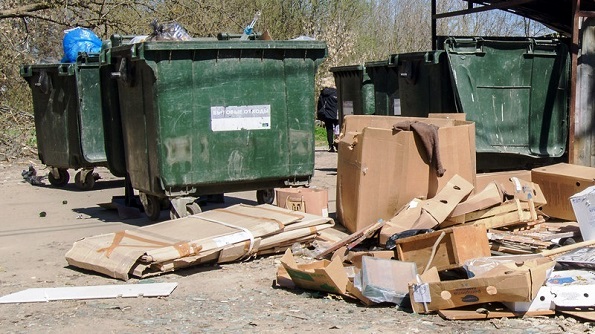 Чужой мусор Кто поможет жителям защитить контейнеры от чужих отходов