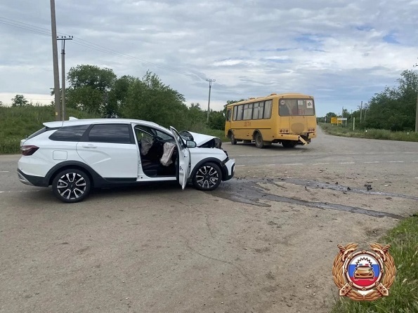ДТП со школьным автобусом на Ставрополье: двое пострадавших