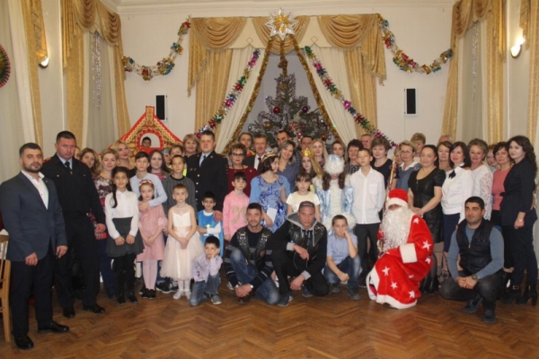 Ставропольские полицейские поздравили воспитанников подшефного детского дома в рамках акции «Полицейский Дед Мороз»