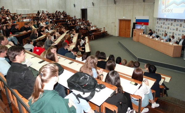 На Ставрополье тысячи первокурсников стали участниками форума по дорожной безопасности