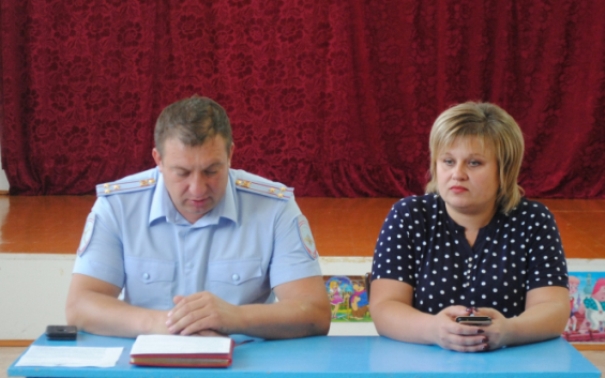 В Буденновском районе начальник отдела полиции провел выездной прием граждан в селе Красный Октябрь