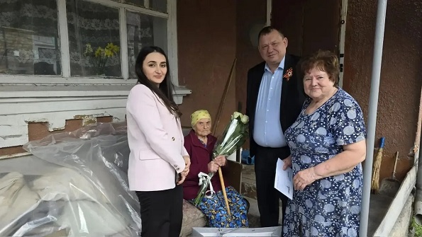 В Предгорном округе Ставрополья поздравили труженицу тыла с 98-летием