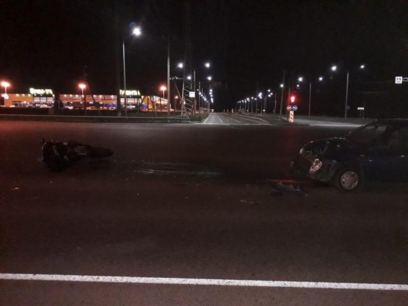 Мотошлем спас водителя мотоцикла в столкновении с легковым автомобилем в Ставрополе