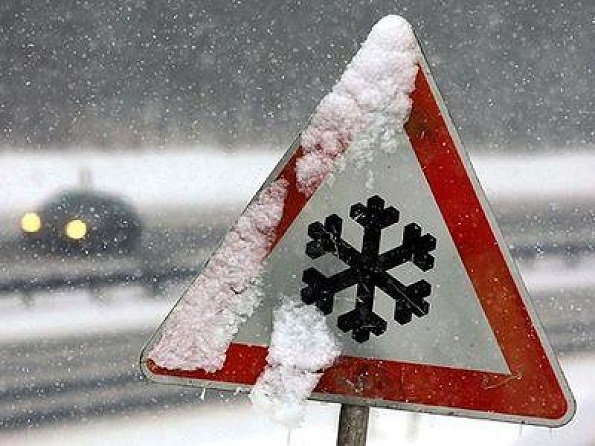 На Ставрополье обильный снегопад осложнил дорожную ситуацию