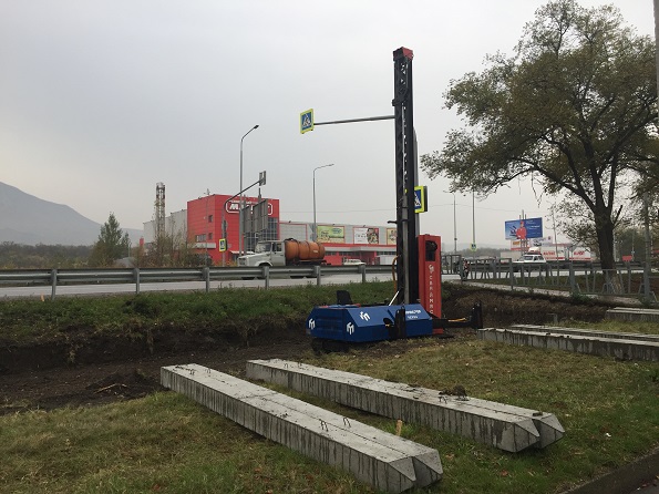 На трассе Р-217 Кавказ в Минводах начаты работы по устройству модульного надземного пешеходного перехода