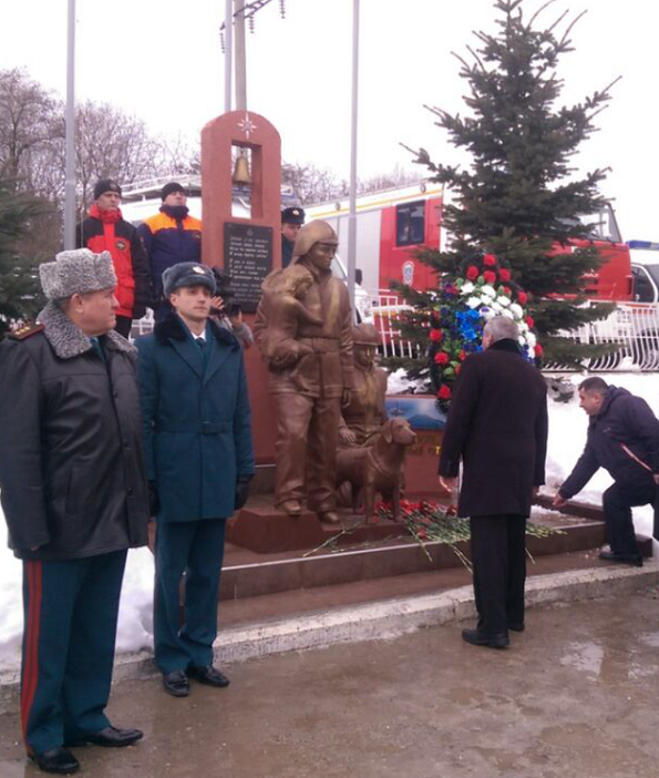 В Северо-Кавказском федеральном округе открыт первый памятник «Спасателям и пожарным»