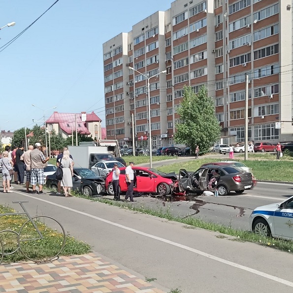 Тройное ДТП на улице 45 Параллель в Ставрополе 24 июня