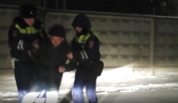В Буденновске сотрудники ДПС оказали помощь потерявшему сознание на улице мужчине