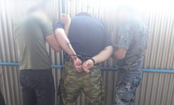 В Туркменском районе следователи СКР задержали подозреваемого в посягательстве на жизнь полицейского 