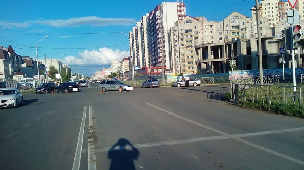 Восьмимесячный ребенок и его мать пострадали в столкновении двух транспортных средств в Ставрополе