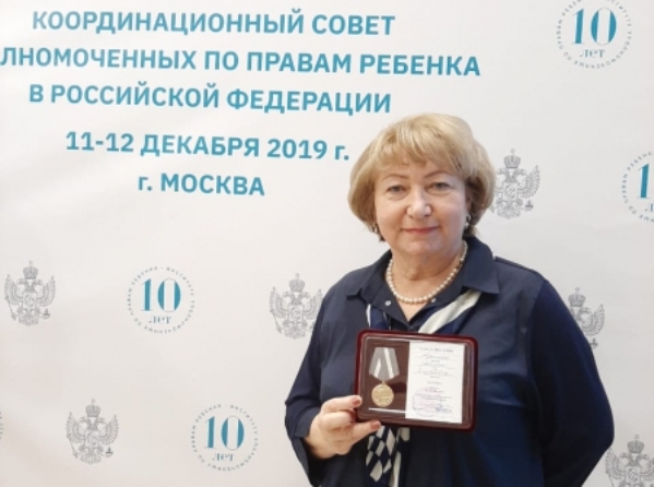 Уполномоченный по правам ребенка в Ставропольском крае награждена медалью Следственного комитета «За содействие»