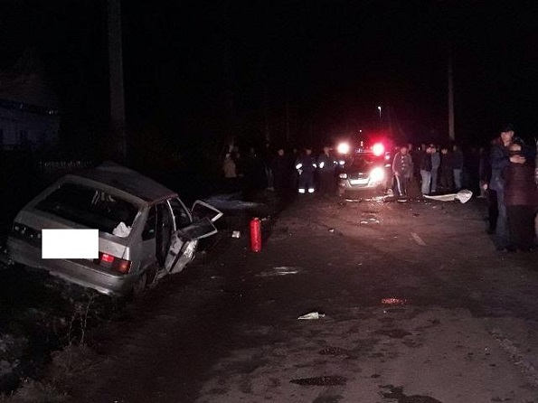 Два человека погибли в лобовом столкновении авто в селе Садовом