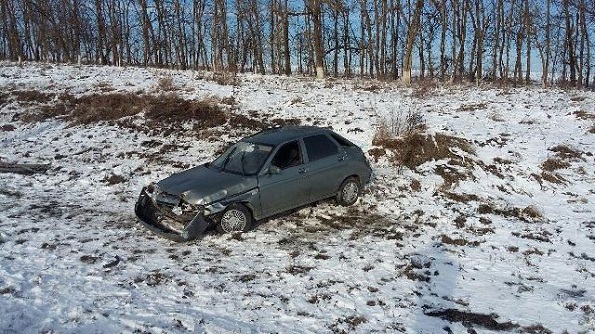 В Александровском районе перевернулся автомобиль из-за разных протекторов шин
