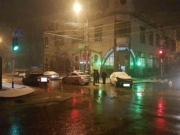 Около аптеки "Байгера" в Ставрополе произошло ДТП с двумя пострадавшими