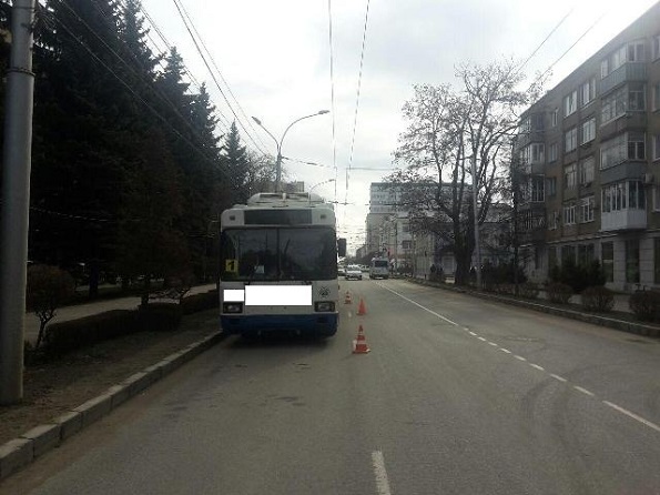 В Ставрополе в троллейбусе упала пассажирка и получила травмы