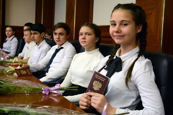 15 ставропольцев получили новые паспорта