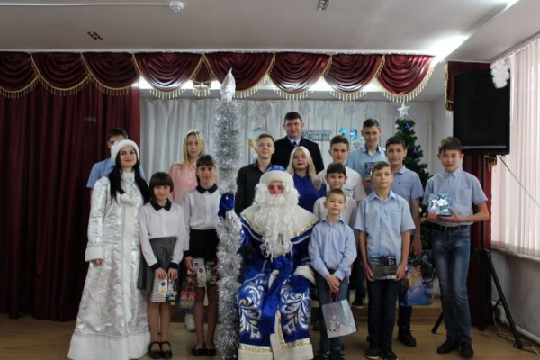 В Петровском городском округе сотрудники полиции поздравили воспитанников детского дома с новогодними праздниками