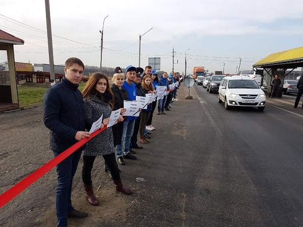 Жители Ставропольского и Краснодарского края организовали «живую нить памяти» на границе регионов