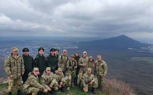 Военнослужащие Росгвардии на горе Бештау