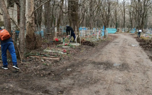 Уборка кладбищ к Пасхе