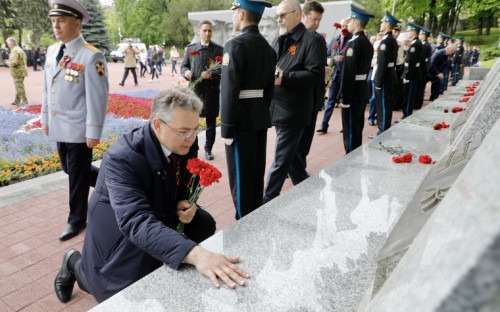 Возложение цветов на мемориале «Вечная Слава» в Ставрополе
