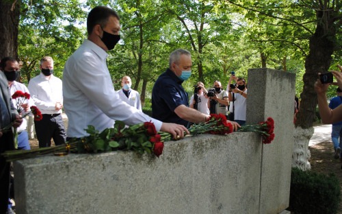 Полицейские почтили память погибших в результате вооруженного нападения в 1995 году