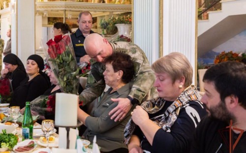 Командующий СКО встретился с родными погибших военнослужащих и сотрудников Росгвардии
