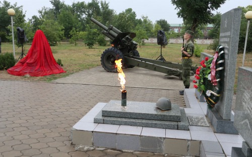 На Ставрополье офицеры Росгвардии приняли участие в открытии памятника павшим воинам