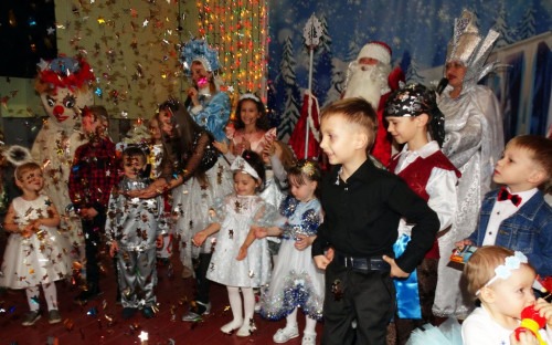 Новогодний праздник организовали для детей полицейских