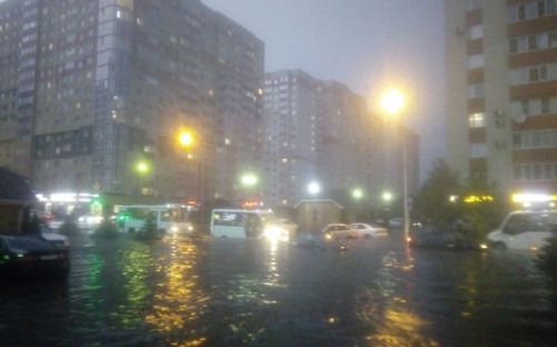 В Ставрополе из-за сильного дождя затопило улицы