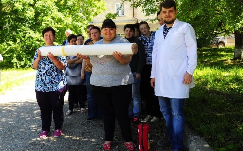 Пациенты психбольницы Ставрополя ритуально сожгли гигантскую сигарету – и бросили курить!