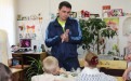 Семен Павлов. Взрослый пациент Ставропольской психиатрической больницы №1 провел мастер-класс по лепке игрушек из пластилина для пациентов-детей