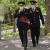 Сергей Щёткин поздравляет ветерана ВОВ с Днем Победы