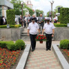 Церемония возложения цветов к мемориалу