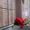 Церемония возложения цветов к мемориалу