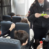 Сотрудники ГАИ проводят инструктажи безопасности для пассажиров и водителей школьных автобусов