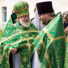 Паломники в древнем храме Нижнего Архыза