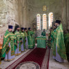 Паломники в древнем храме Нижнего Архыза